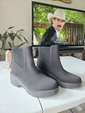 Women's Black Knit Platform Chelsea Booties